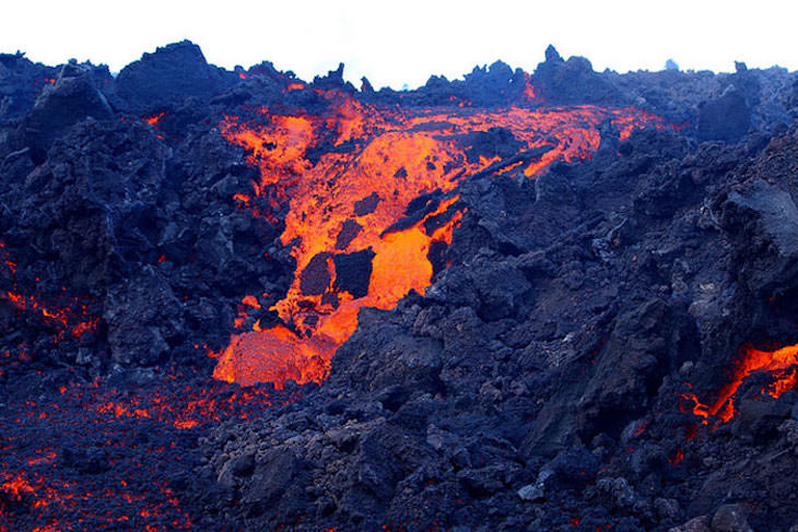 11 Datos Curiosos Sobre Islandia  Islandia tiene unos 30 volcanes activos y 100 inactivos