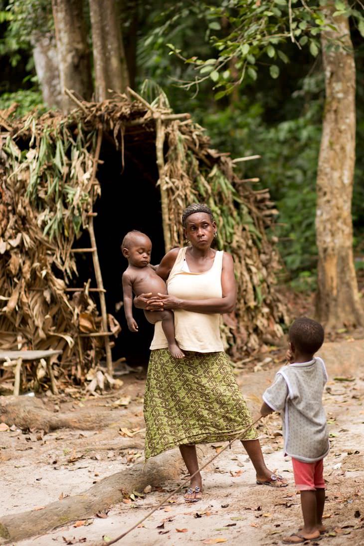 Fotos De Camerún De Ziya Atkurer Una mujer con sus hijos