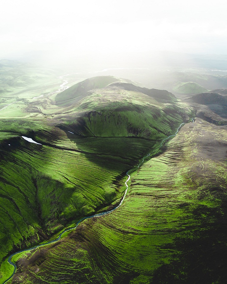 Fotos Aéreas De Islandia Montañas verdes y río