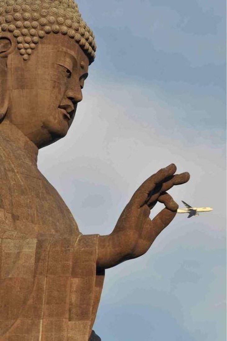 22 Ilusiones Ópticas Que Lograrán Confundirte Buda sosteniendo un avión