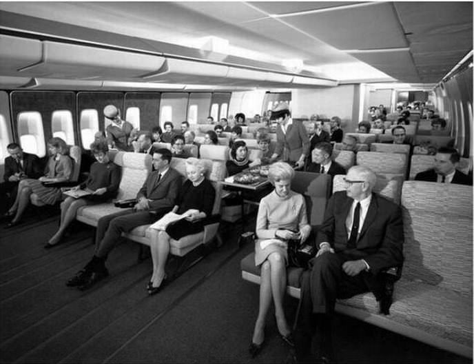 Historias Contadas Con Fotos Asombrosas 11. Asientos de clase económica a bordo de un Pan Am 747 (1960)