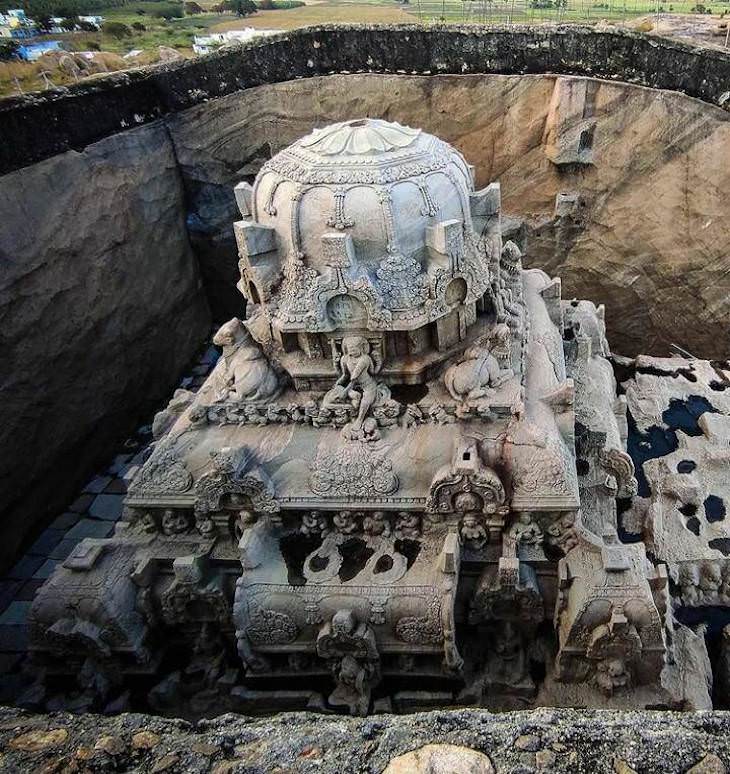 Conmovedoras Fotos Que Nos Muestran La Belleza De La Naturaleza Templo hindú hindú excavado en la roca del siglo VII sin terminar. La estructura fue tallada de arriba a abajo en una roca gigante