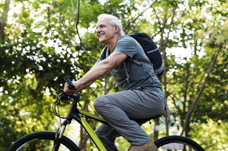 Beneficios Del Ciclismo En La Tercera Edad Es bueno para las rodillas y las articulaciones
