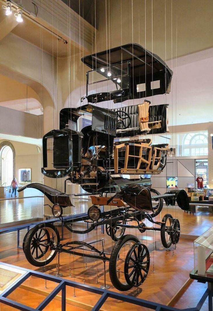 InIncreíbles Exhibiciones De Museos Que Deberías Ver Un Ford Modelo T “explotado” en el Museo de Innovación Henry Ford en Detroit, Michigan.