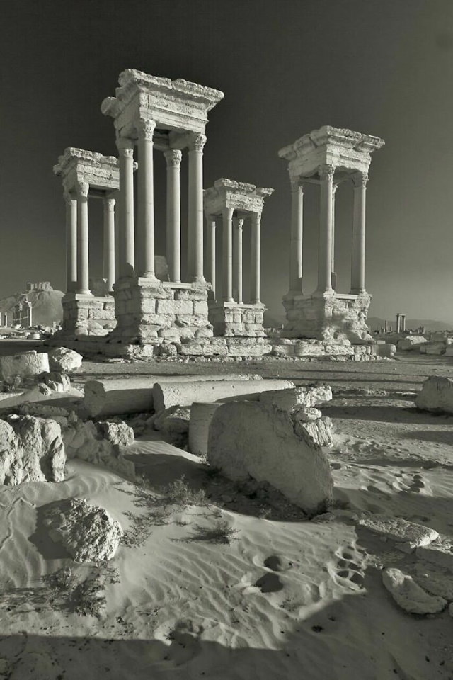 Estructuras Arquitectónicas Que Ya No Existen El Tetrapylon de la antigua Palmira en Siria se remonta al siglo III