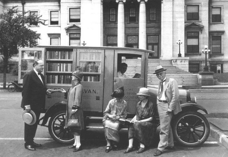 Fotografías De Bibliotecas Móviles De La Antigüedad Una biblioteca ambulante en Iowa,1927
