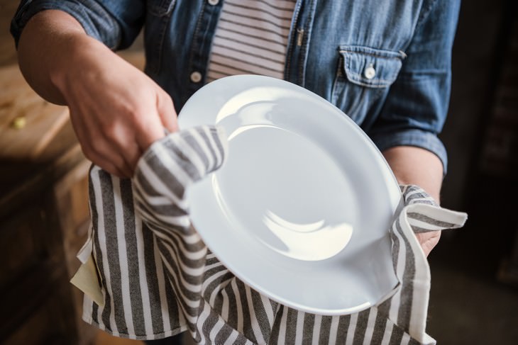 Artículos De Limpieza Que Debes Reemplazar Con Frecuencia Toalla de cocina