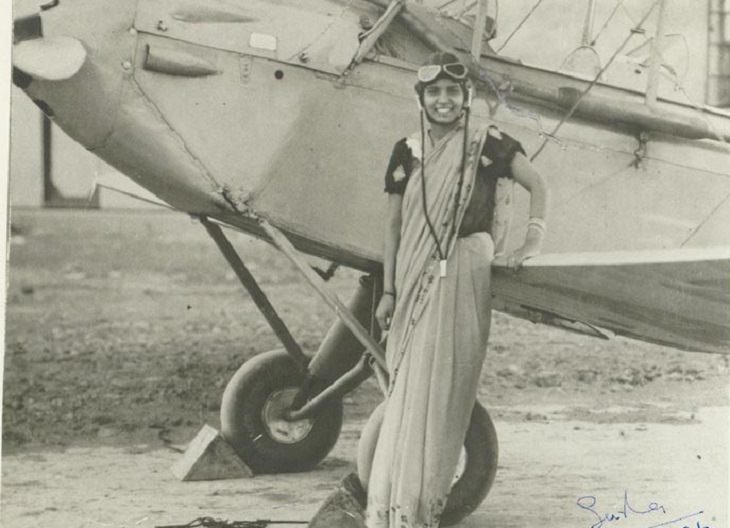 Mujeres Extraordinarias y Sus Logros Sarla Thakral (1914 - 2008), la primera mujer india en pilotar un avión, obtuvo su licencia de aviación a los 21 años