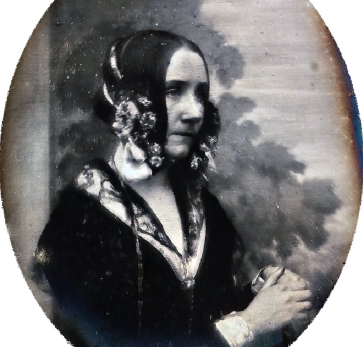 Mujeres Extraordinarias y Sus Logros  Ada Lovelace (1815 - 1852) diseñó el primer algoritmo de cálculo y fue una de las primeras programadoras de computadoras