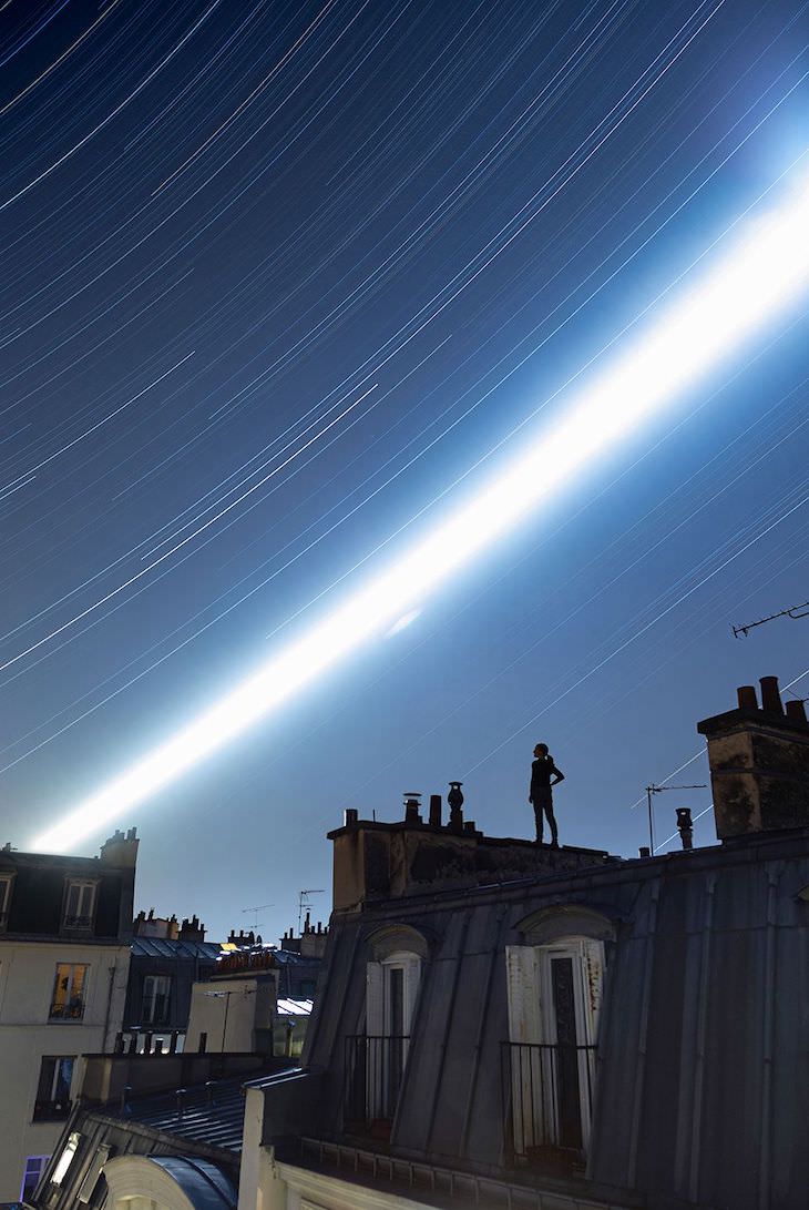  Finalistas Del Concurso De Fotografía De Astronomía Del Año Camino de la luna llena sobre la ciudad dormida, por Remi Leblanc-Messager de Francia