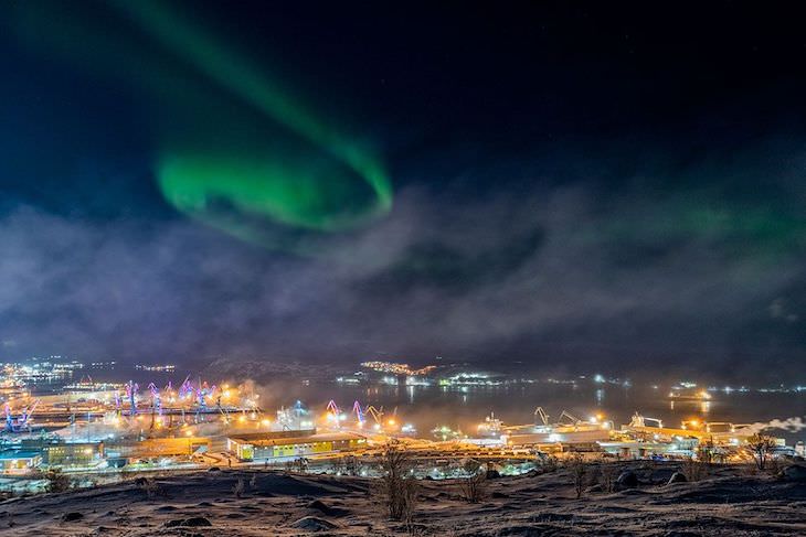 Finalistas Del Concurso De Fotografía De Astronomía Del Año  Aurora en Murmansk, por Vitaliy Novikov de Rusia