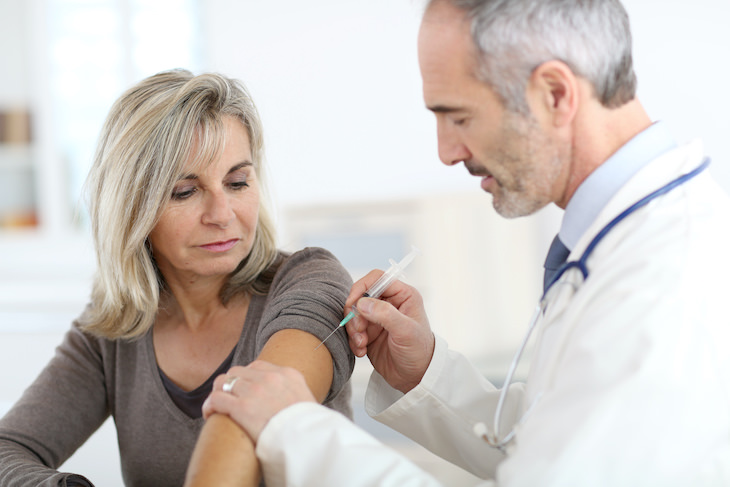  2. Una vacuna contra la gripe puede proteger contra un ataque cardíaco.