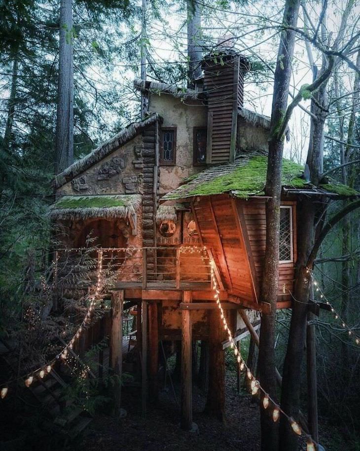 25 Cabañas En El Bosque De Todo El Mundo Una casa en el árbol de Witchy en algún lugar del noroeste del Pacífico