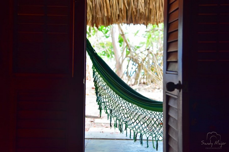 Fotografías a Través De Puertas y Ventanas Islas Del Rosario, Colombia