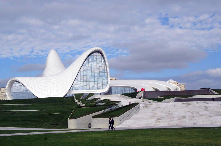 Museos Con Diseños Arquitectónicos Inusuales El Centro Heydar Aliyev en Bakú (Azerbaiyán)
