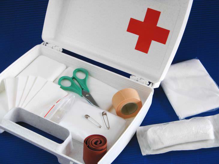 Artículos Esenciales En Emergencias Primeros auxilios con medicamentos