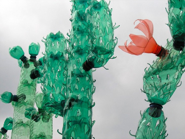 Esculturas Hechas Con Botellas Recicladas Plantas