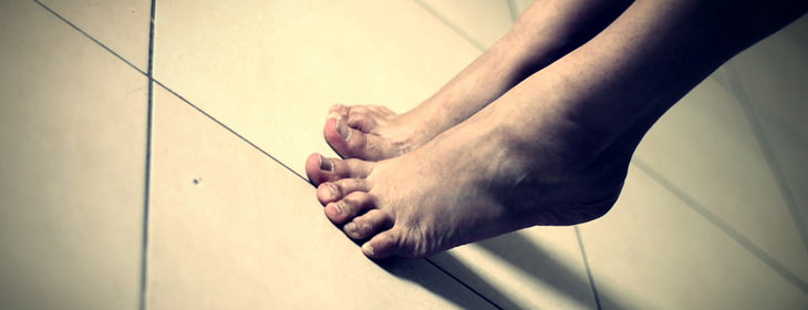 10 Cosas Que Tus Pies Dicen Sobre Tu Salud Dolor en las articulaciones de los dedos del pie