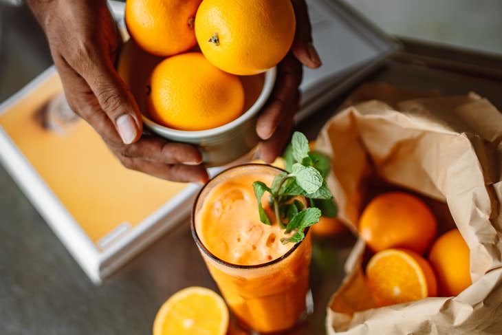 Alimentos con reacciones corporales extrañas Jugo de naranja
