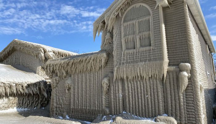 Lago Erie Nueva York, casas cubiertas de hielo
