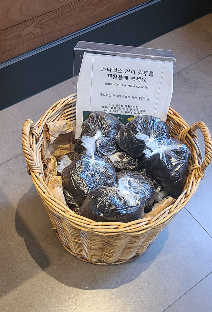 Fotos De Corea Del Sur, Starbucks en Seúl ofrece café molido para jardinería