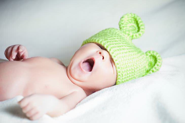 Consejos Que Ayudarán a Tu Bebé a Dormir, bebé bostezando