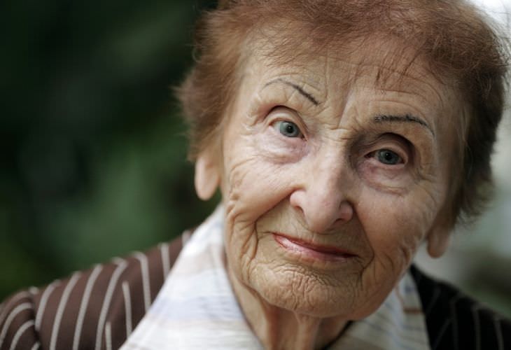 Chiste: El Paquete De La Anciana