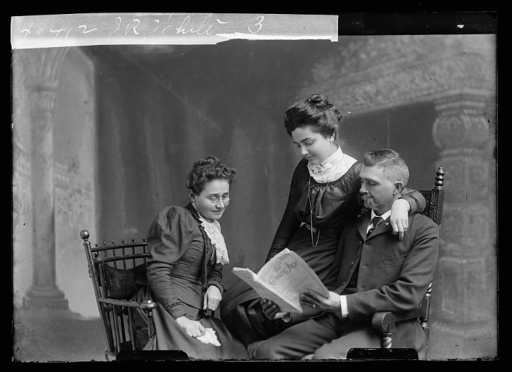 Retratos Del Siglo XIX, 3 personas leyendo