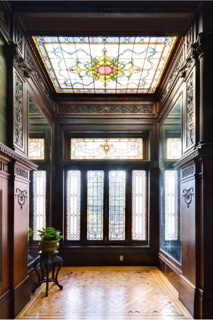 Habitaciones Hermosas, Una magnífica alcoba de comedor en una casa de piedra rojiza de Brooklyn