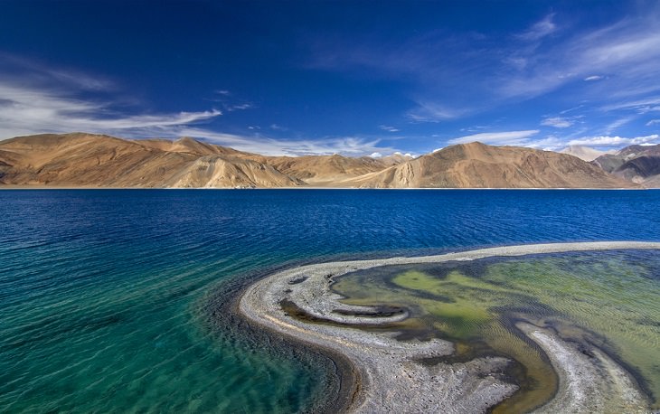 Joyas turísticas poco conocidas, el lago Pangong Tso en Ladakh, Himalaya