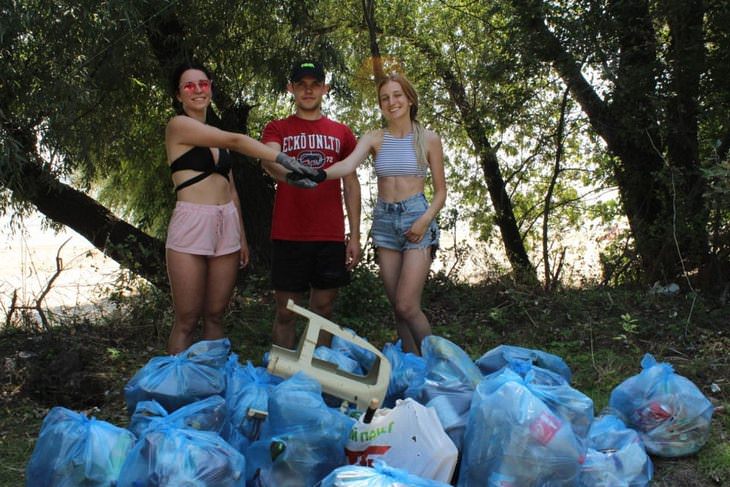Reto Recoger Basura, jóvenes en Ucrania recogen basura