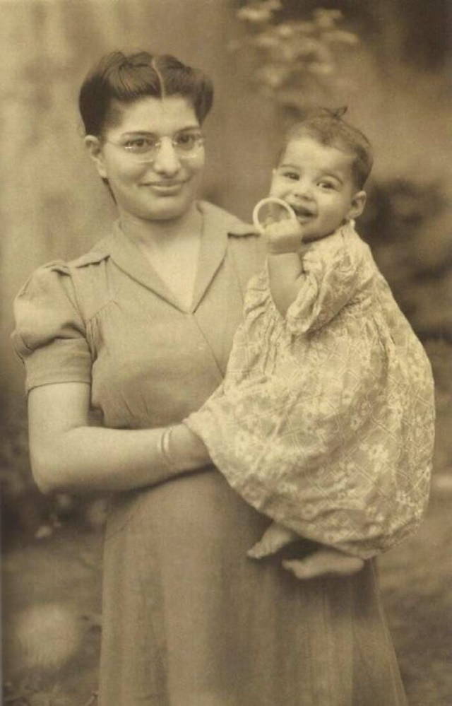 Fotos Eventos Históricos, Freddy Mercury y su madre (1947)