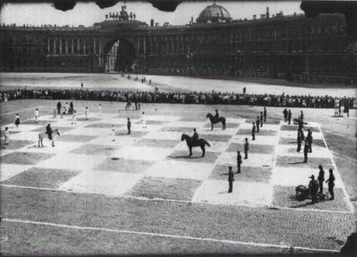 Fotos Eventos Históricos, Un juego de ajedrez humano en Leningrado