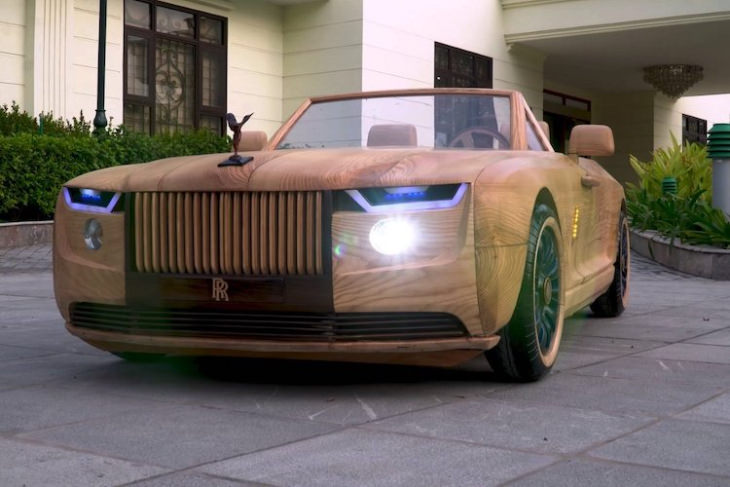 Rolls Royce de madera vista frontal