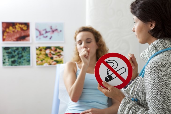 Guía Sobre La EPOC, mujer tosiendo