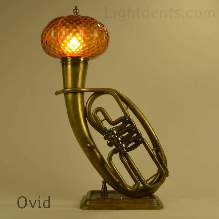Lámparas Artesanales, trompeta con lámpara naranja