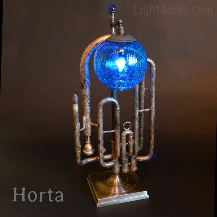 Lámparas Artesanales, trompeta con lámpara azul