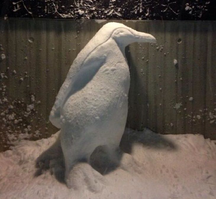 Esculturas De Nieve, un pingüino