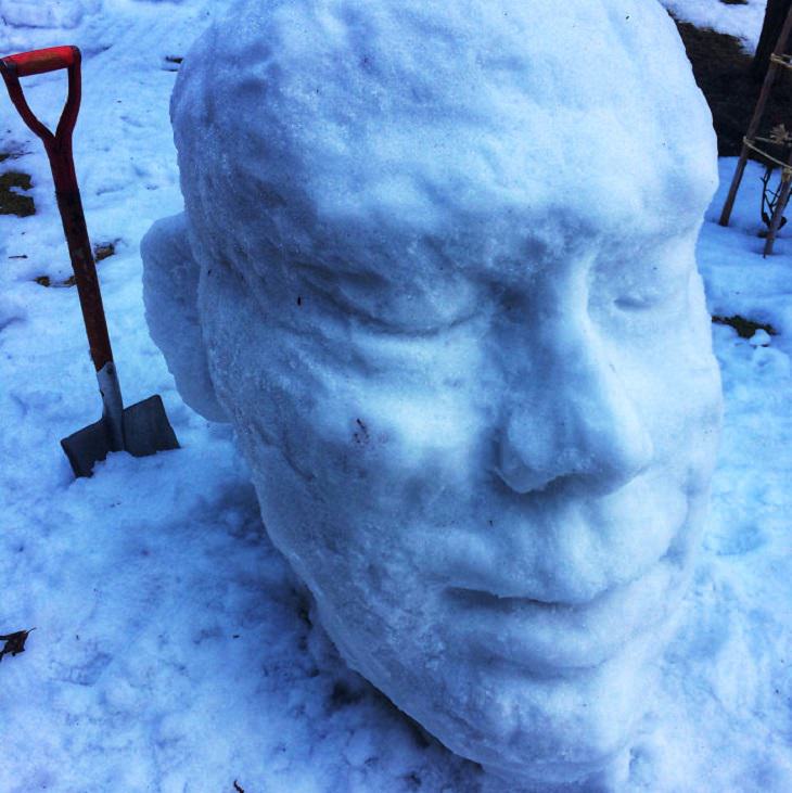 Esculturas De Nieve, cabeza gigante