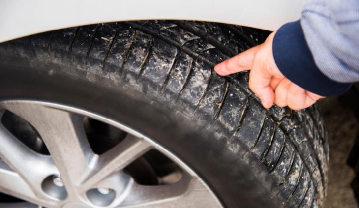 Manual Del Cuidado De Los Neumáticos, neumáticos mojados