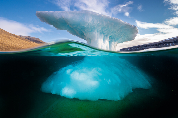 David Doubilet Fotografía - Iceberg en tierra, Bahía de Blanley, Isla de Devon, Nunavut, Canadá, 2018