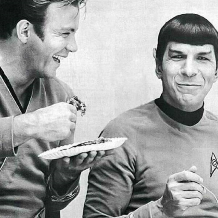 Fotos De Celebridades Nunca Antes Vistas, Capitán Kirk y Spock almorzando en el set de Star Trek