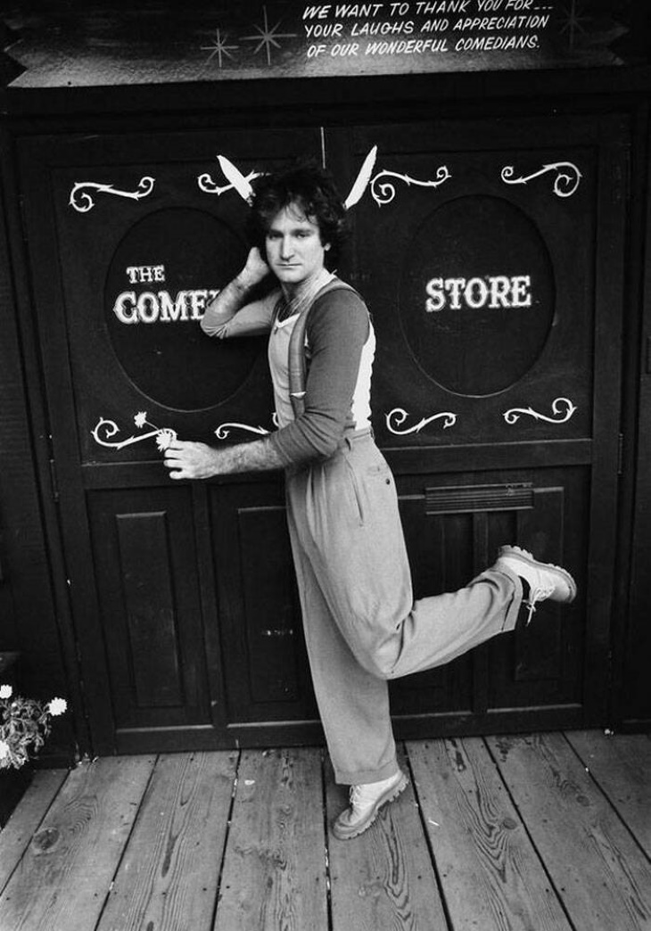 Fotos De Celebridades Nunca Antes Vistas, Robin Williams cerca de la tienda de comedia