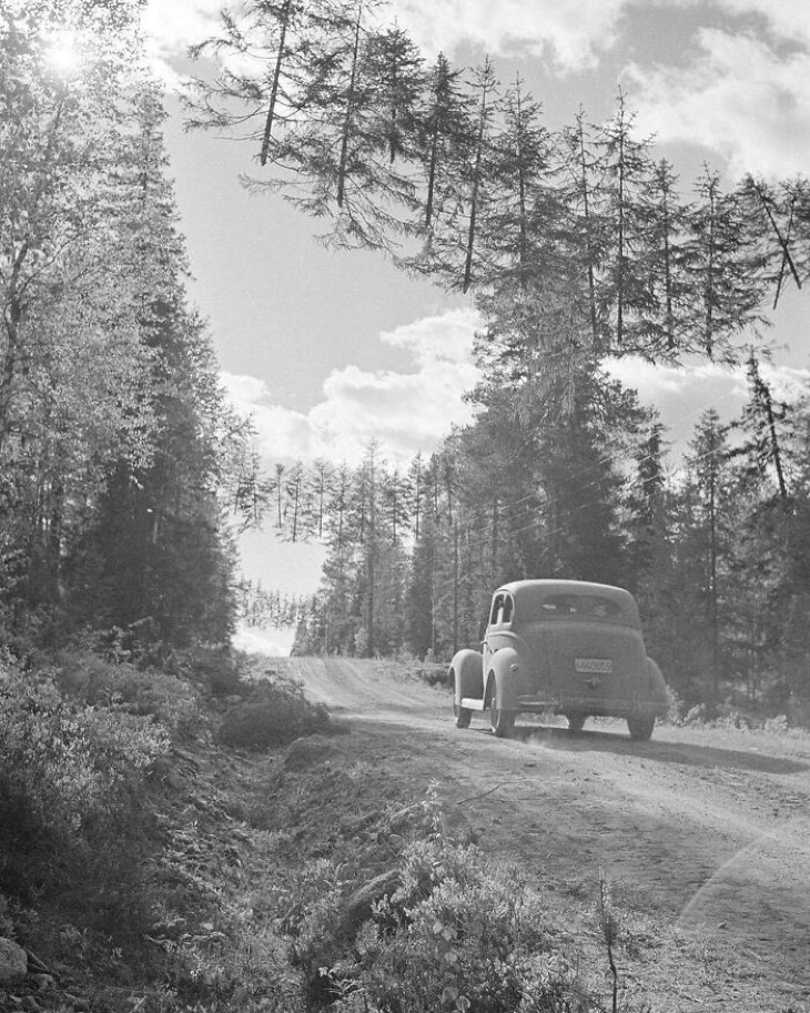 Fotos antiguas de carreteras camufladas en Finlandia durante la Segunda Guerra Mundial