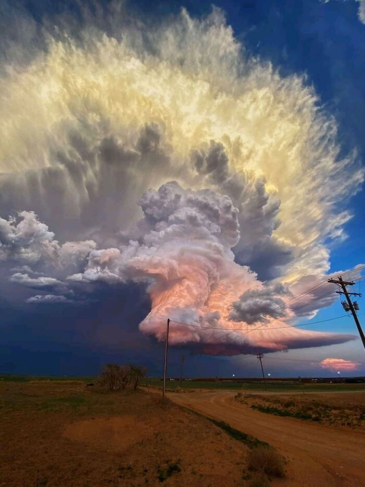 Fotos de tormentas Una espectacular vista de una tormenta en Texas, tomada el 17 de mayo de 2021, por Laura Rowe