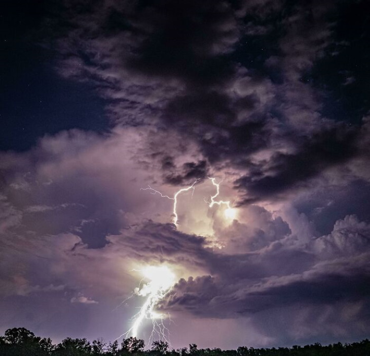 Fotos de tormentas Detrás de una tormenta furiosa - foto tomada en Powhatan, Virginia
