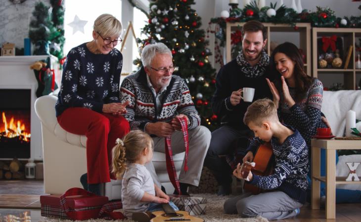 Mensaje De Navidad, familia reunida en Navidad