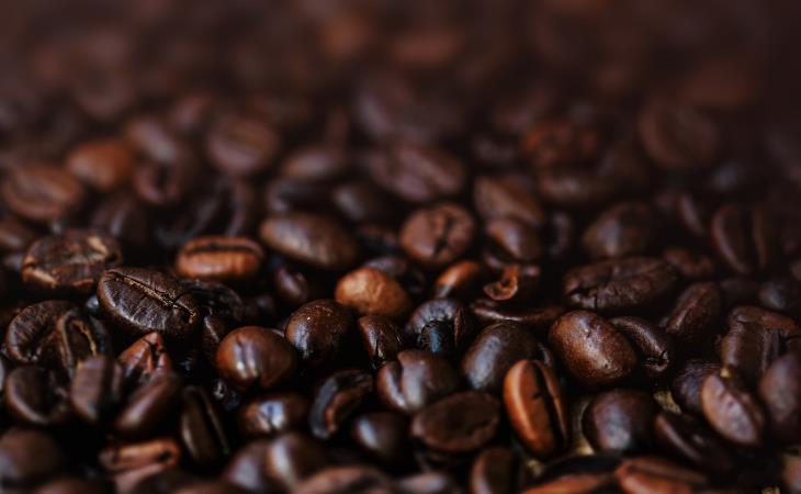 Mitos comunes sobre el café, Café de tueste más oscuro