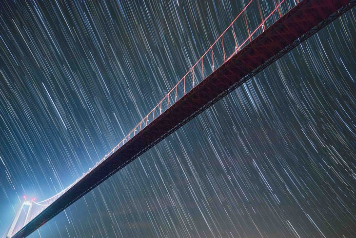 Imágenes de astronomía: trayectoria de la estrella del puente