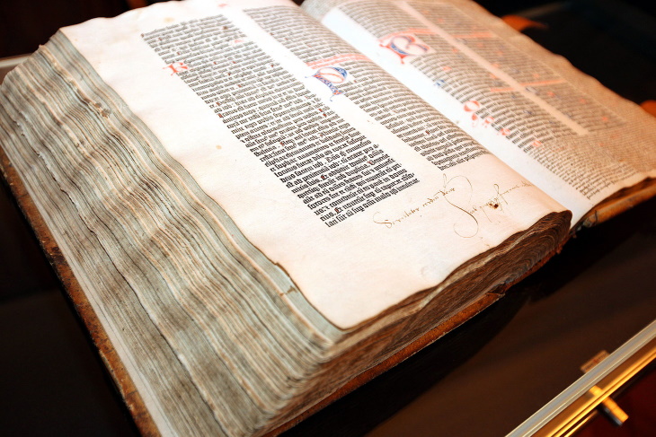 Inventos medievales Biblia de Gutenberg